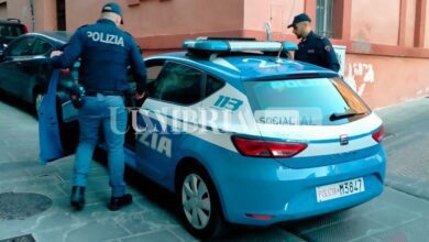 Tentano di rubare vestiti griffati ma vengono scoperti e denunciati 4 foto ok furto