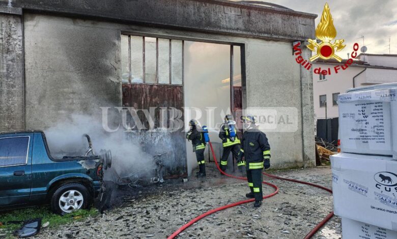 Umbertide, incendio in atto in un capannone di via Rodolfo Morandi 1 WhatsApp Image 2023 01 25 at 11.05.09