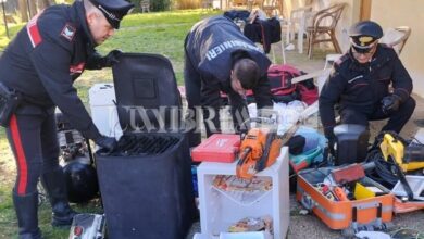 Rubano da residence, cantieri, case e pure dal Comune e nascondono droga e refurtiva nel bungalow: arrestati in due (video) 9 foto psg