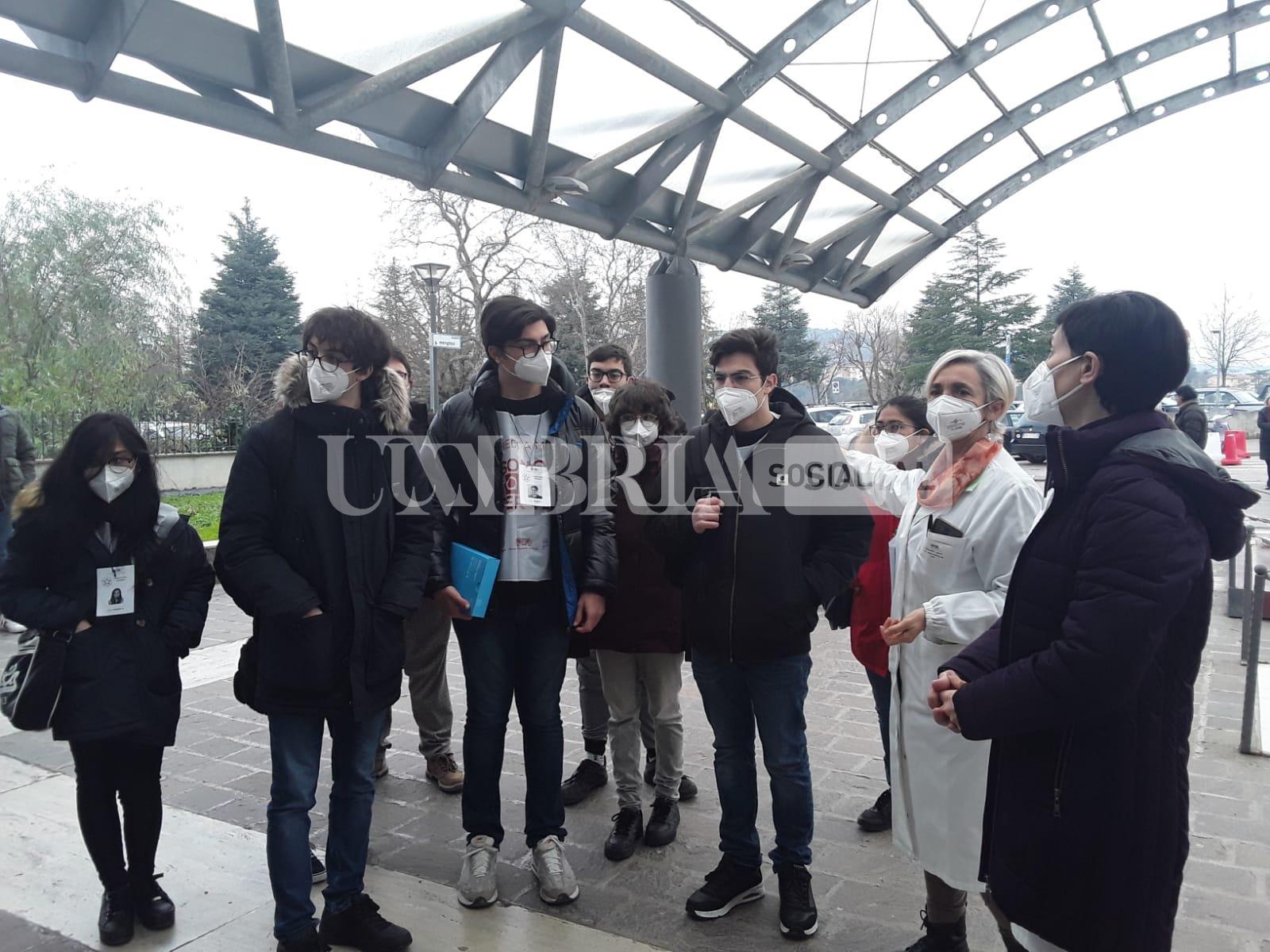 Ospedale di Perugia, giovani volontari del servizio civile coinvolti nell'accoglienza e digitale (foto) 2