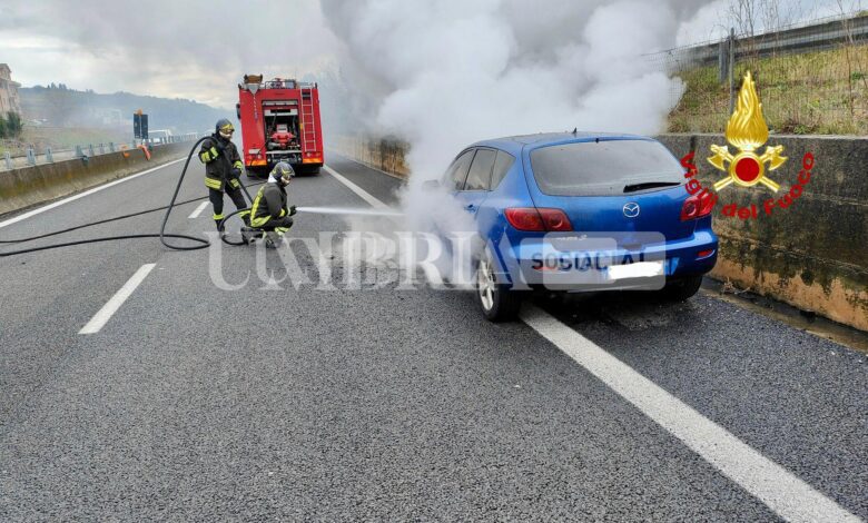 Auto a fuoco sulla E 45, vigili del fuoco sul posto (foto) 1 WhatsApp Image 2023 02 27 at 14.20.30
