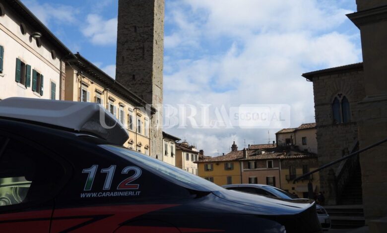 Acquista dei jeans, ma è una truffa: denunciata 46enne 1 castello