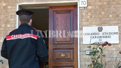 Sperona l'auto della ex moglie e la minaccia: domiciliari per un operaio di 51 anni 10 Cascia