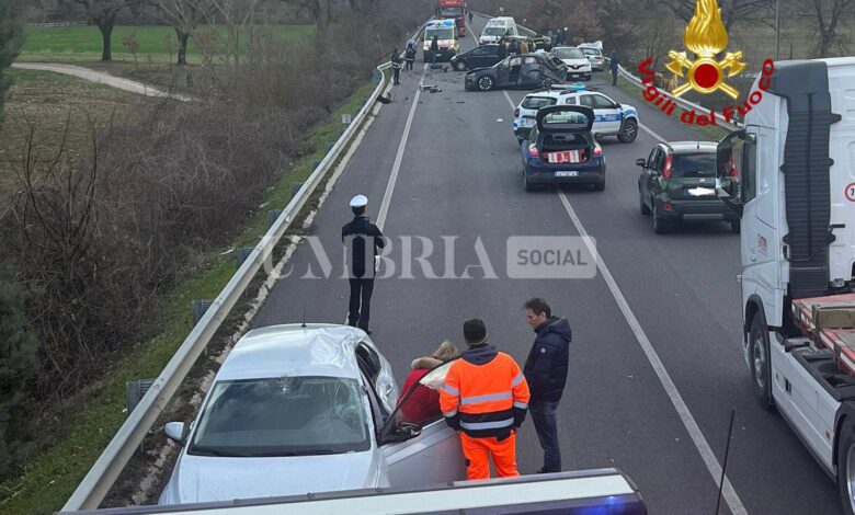 Maxi incidente a Gubbio, coinvolte sei auto (foto) 1 WhatsApp Image 2023 03 09 at 13.47.56