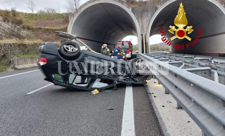 Incidente stradale sulla SS318, conducente estratto dall'auto ribaltata (foto) 1 WhatsApp Image 2023 03 27 at 09.32.47