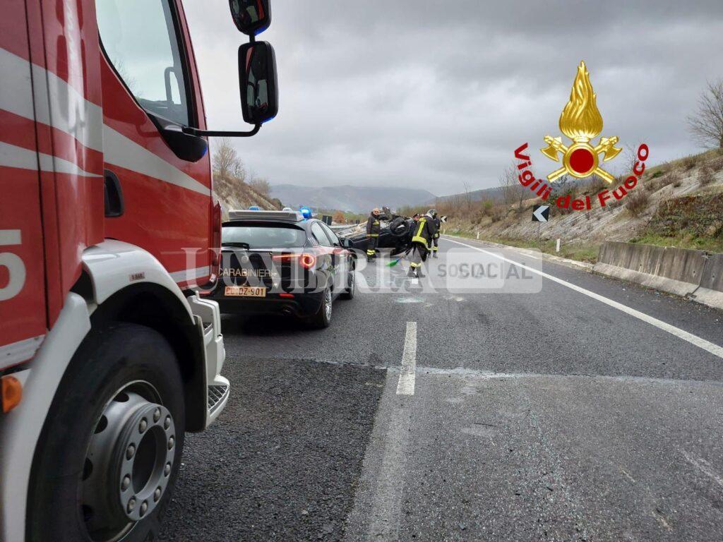 Incidente stradale sulla SS318, conducente estratto dall'auto ribaltata (foto) 2