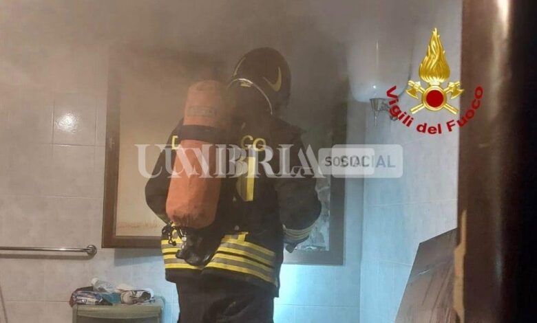 Paura nella notte a Nocera Umbra, in fiamme la soffitta di un'abitazione 1 337538725 727283359094283 7018600448994522035 n