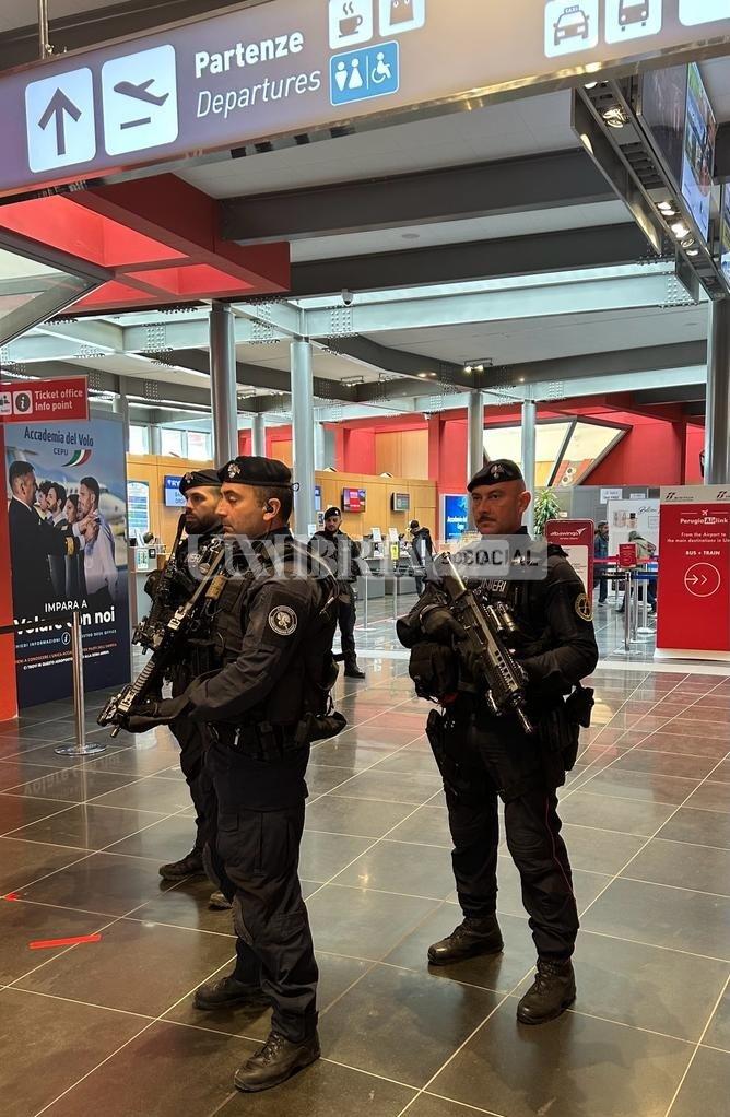 Reparti anti terrorismo in azione per assicurare la sicurezza dei cittadini 3 Reparti anti terrorismo in azione per assicurare la sicurezza dei cittadini 2