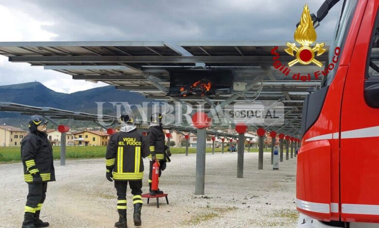 Gualdo Tadino, in fiamme pannelli fotovoltaici di un supermercato (foto) 1 WhatsApp Image 2023 04 20 at 16.32.54