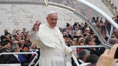 Morte di Papa Francesco, la presidente Stefania Proietti proclama il lutto regionale 17 papa saluta
