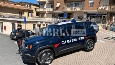 Piegaro, trentenne si barrica in casa e minaccia un gesto estremo: salvata dai carabinieri 8 1