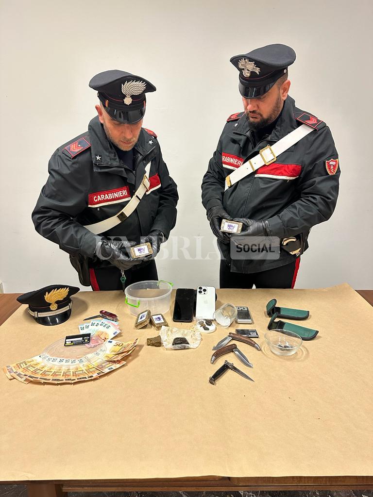 Occupano abusivamente una casa che diventa un 'covo' di spaccio: arrestati due ventenni 2