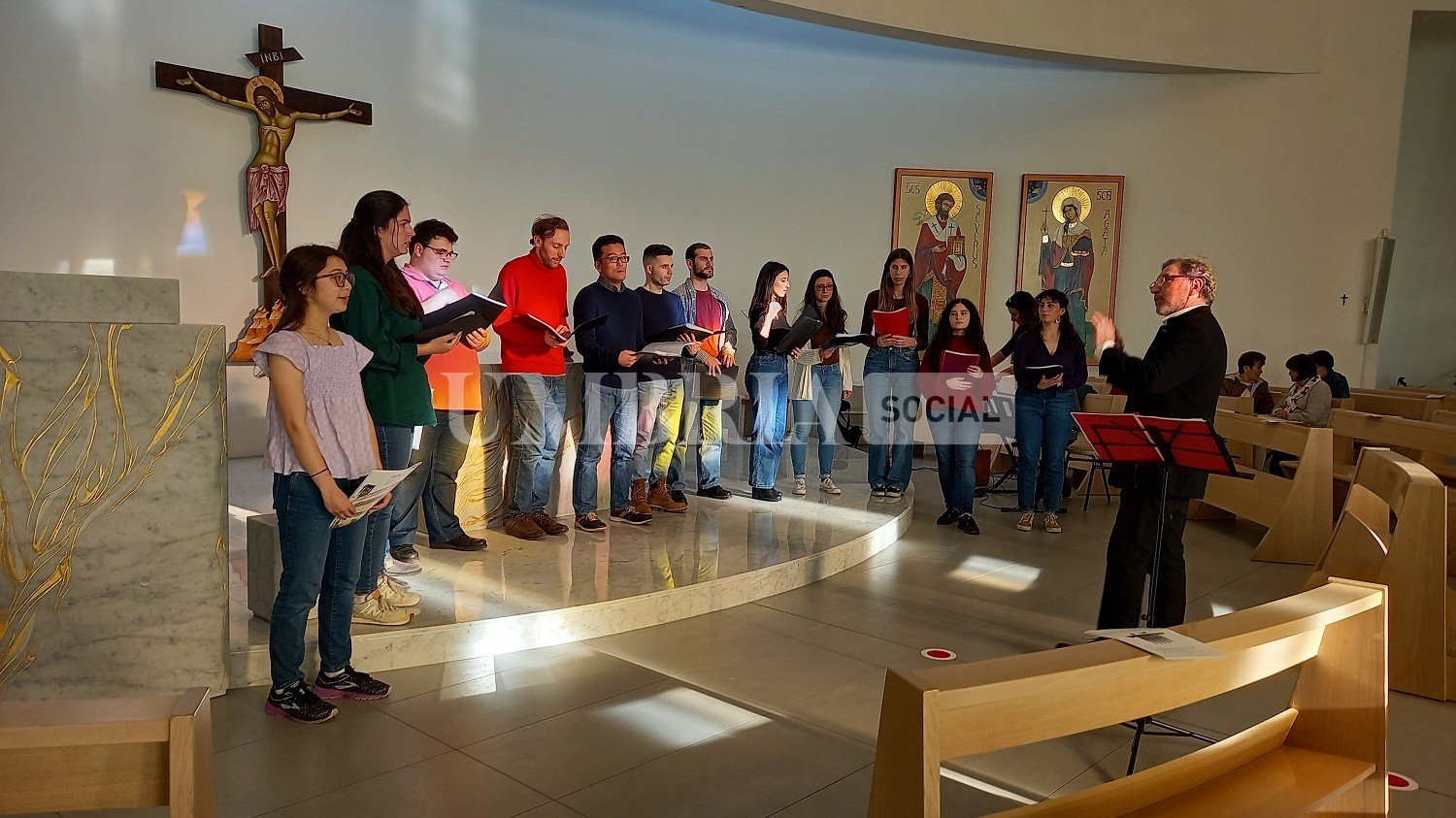 Corciano, successo per il Progetto “Cantoinlingua”: insieme l'I.C. Bonfigli e il Coro dell’Università per Stranieri 3 Corciano, successo per il Progetto “Cantoinlingua”: insieme l'I.C. Bonfigli e il Coro dell’Università per Stranieri 2