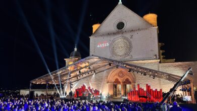 Con il Cuore, successo ad Assisi per il concerto di solidarietà condotto da Carlo Conti (foto) 6 32CF4048 A90C 45E7 B733 01E318091A66 scaled