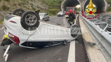 Gualdo Tadino, auto si ribalta sulla Perugia-Ancona: conducente in ospedale (foto) 12 344998593 274172358297938 975906938350957793 n