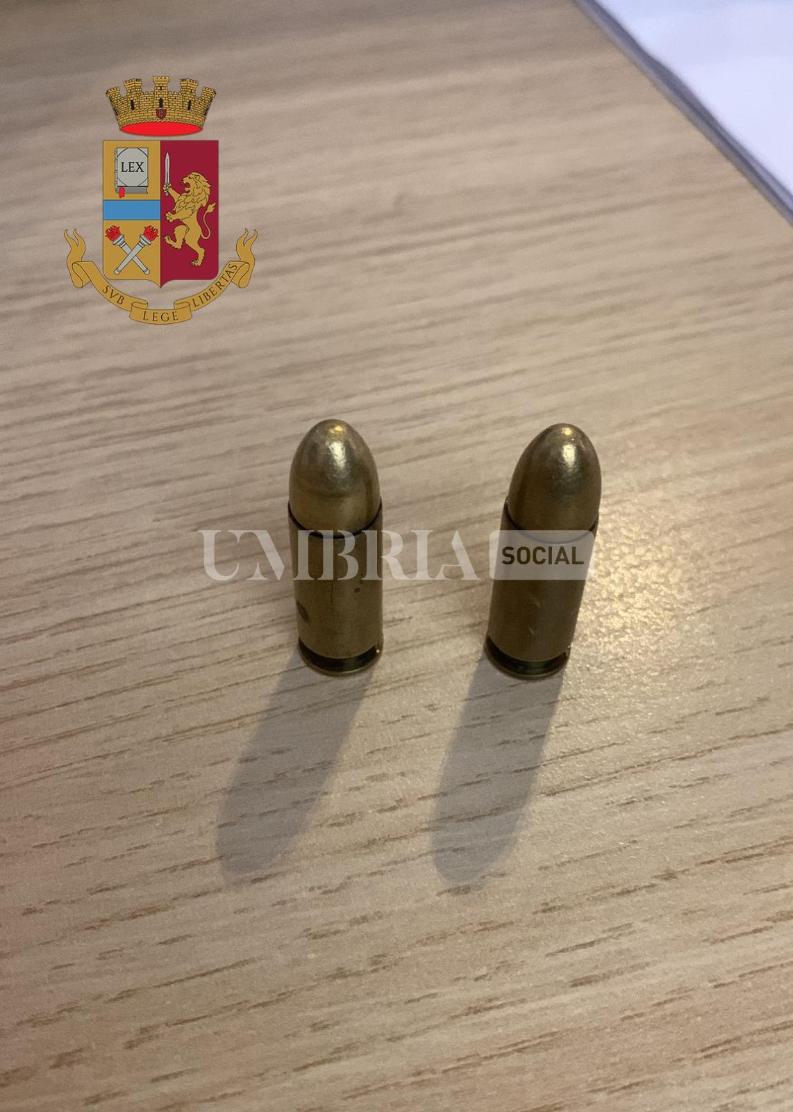 Trovata in possesso di due proiettili ai controlli passeggeri: turista 28enne denunciata (foto) 3 Trovata in possesso di due proiettili ai controlli passeggeri: turista 28enne denunciata (foto) 2