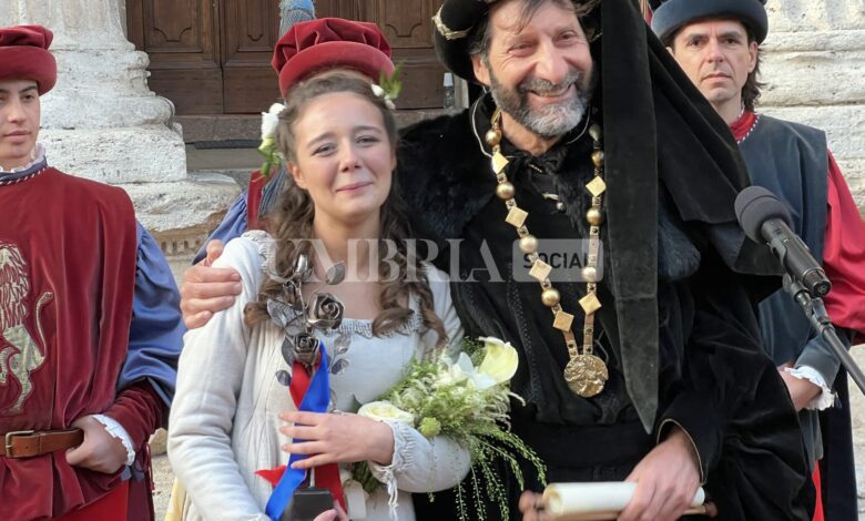 Calendimaggio di Assisi 2023, Monna Anna Chiara Sarnataro è la Regina della Festa (foto) 1 F8900CFF 676B 4CAC B99C 5F95BB0C2995 scaled