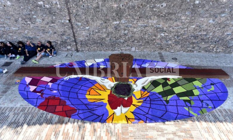 Il gruppo “Arco Romano” vince la 60ª edizione delle Infiorate di Spello (foto e video) 1 DCEAF639 FDC3 4EFA B4F4 F06EEA88A800