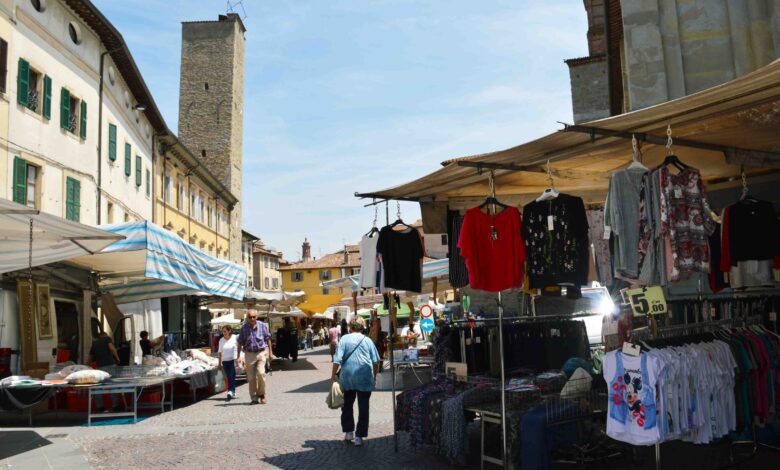 Città di Castello, la biblioteca va in piazza con una bancarella piena di libri 1 Mercato 3 scaled