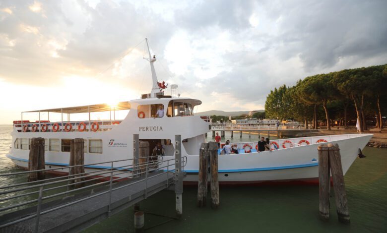 Trasimeno, potenziato il servizio di navigazione per il festival Moon in June 1 Navigazione lago Trasimeno scaled