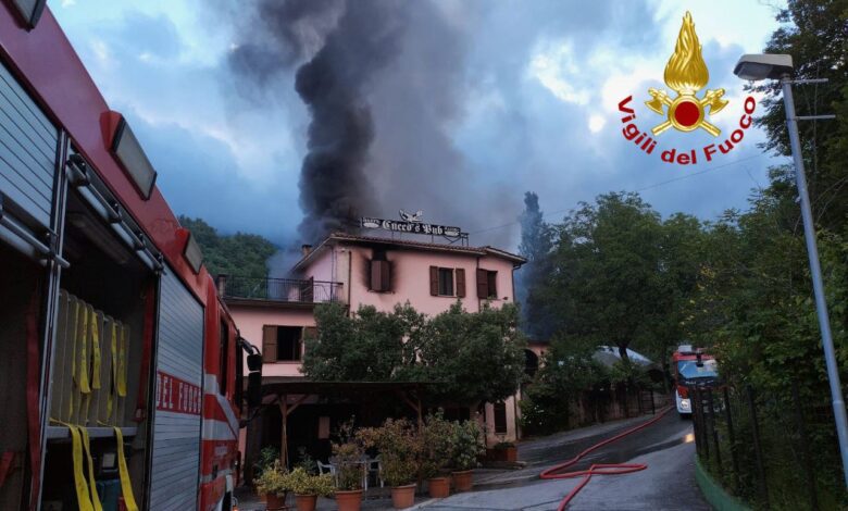 Pub a fuoco a Gualdo Tadino: struttura totalmente inagibile (foto) 1 WhatsApp Image 2023 06 12 at 10.22.09