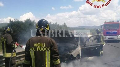 Auto a fuoco sulla A1 in zona Orvieto, traffico rallentato (foto) 9 vvfforvieto