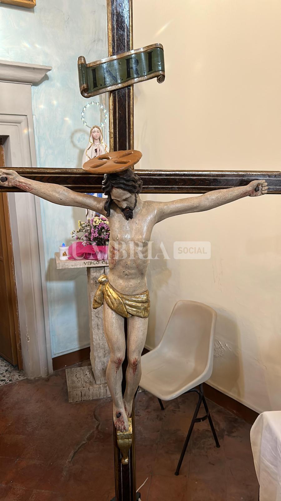 Restaurato il crocefisso del '700 rubato dalla Chiesa di Santa Maria delle Grazie di Monterone 3 Restaurato il crocefisso del '700 rubato dalla Chiesa di Santa Maria delle Grazie di Monterone 2