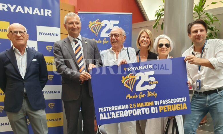 Ryanair festeggia 25 anni di attività in Italia: un successo che parla anche umbro (foto) 1 WhatsApp Image 2023 07 06 at 12.13.09 copia 1