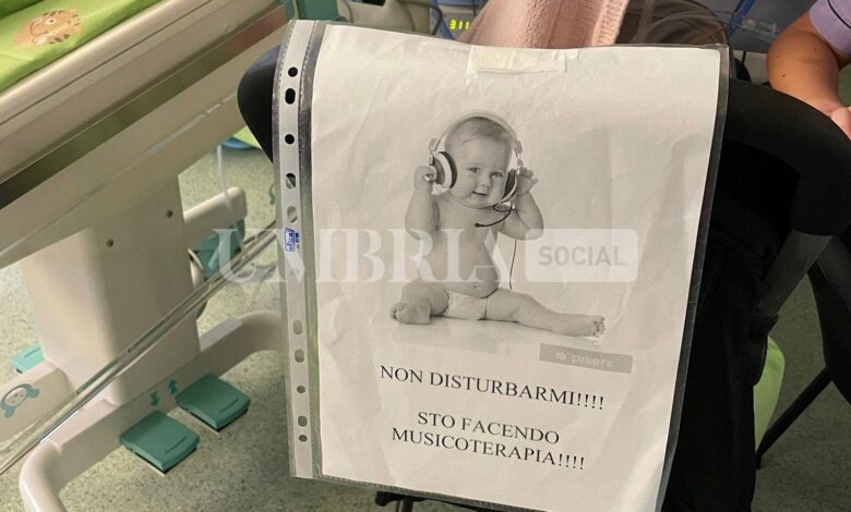 Ospedale di Perugia, le voci registrate di mamma e papà per il benessere di bimbi prematuri 1 prematuri 1