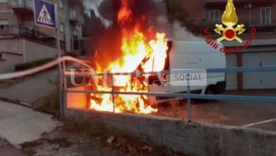 Incendio a Perugia, all'alba prende fuoco un furgone in sosta (foto) 9 371975950 10230511180073626 1263230235590886142 n