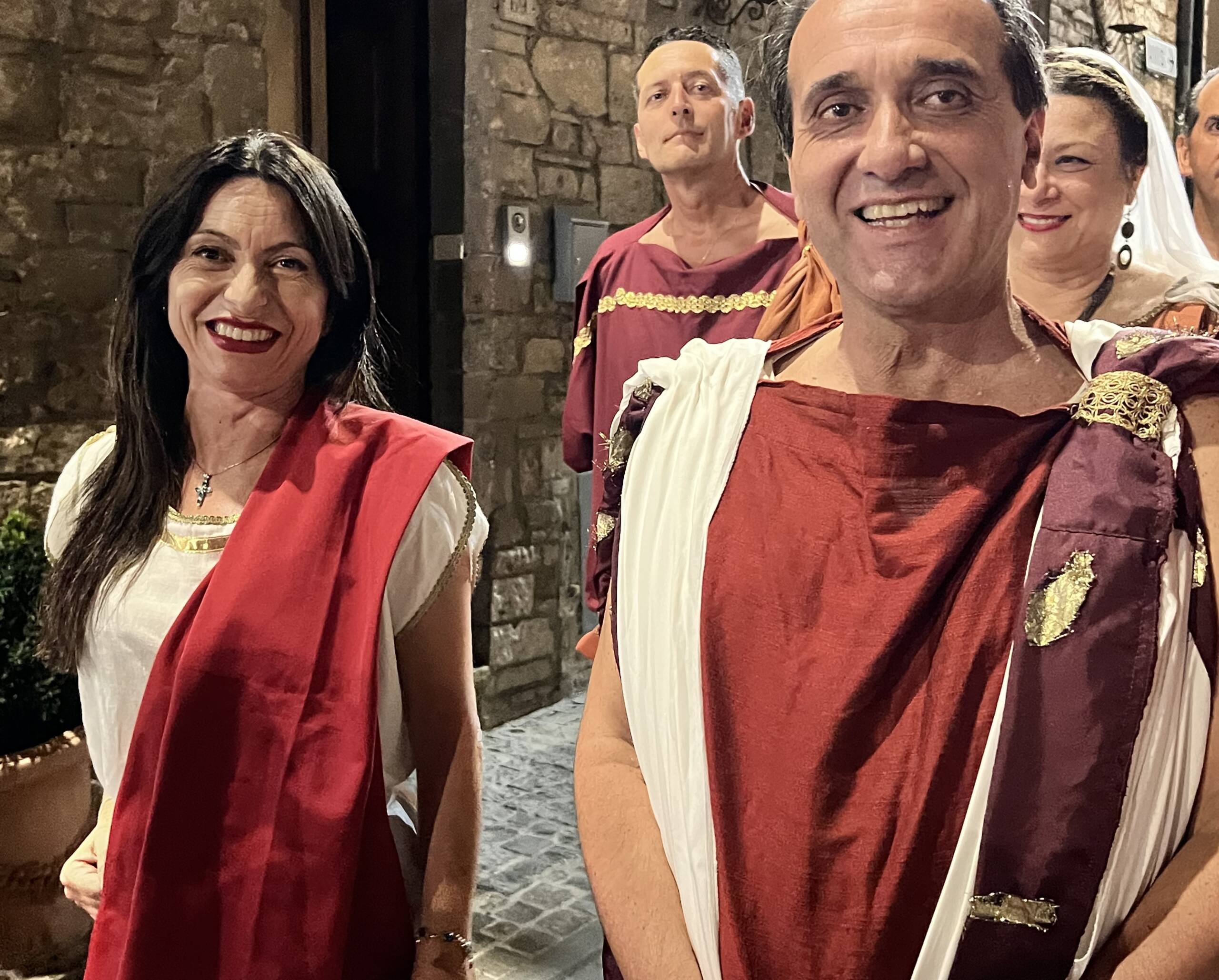 A Spello si è alzato il sipario di Hispellum, la rievocazione di epoca romana che trasforma la città in un teatro a cielo aperto (foto) 10