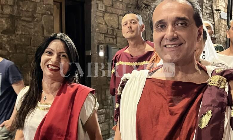 A Spello si è alzato il sipario di Hispellum, la rievocazione di epoca romana che trasforma la città in un teatro a cielo aperto (foto) 1 DA0E5E7F 55AB 4BEA B968 4007E1326EC1 scaled