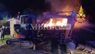 Incendio nella notte a Gubbio, va a fuoco catasta di legna (foto) 12 372004352 10230577598934056 305796321942185428 n