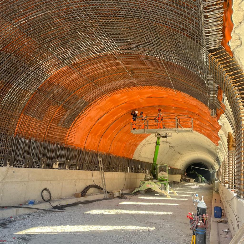 Strada della Contessa, in corso le operazioni di varo delle travi del viadotto (foto) 4