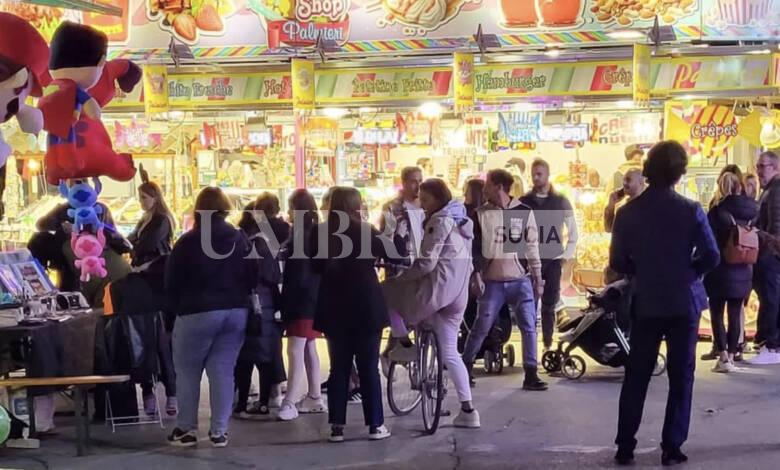 Ai baracconi a Perugia successo per la festa di Halloween: divertimento per grandi e piccoli 2 Ai baracconi a Perugia successo per la festa di Halloween: divertimento per grandi e piccoli 1