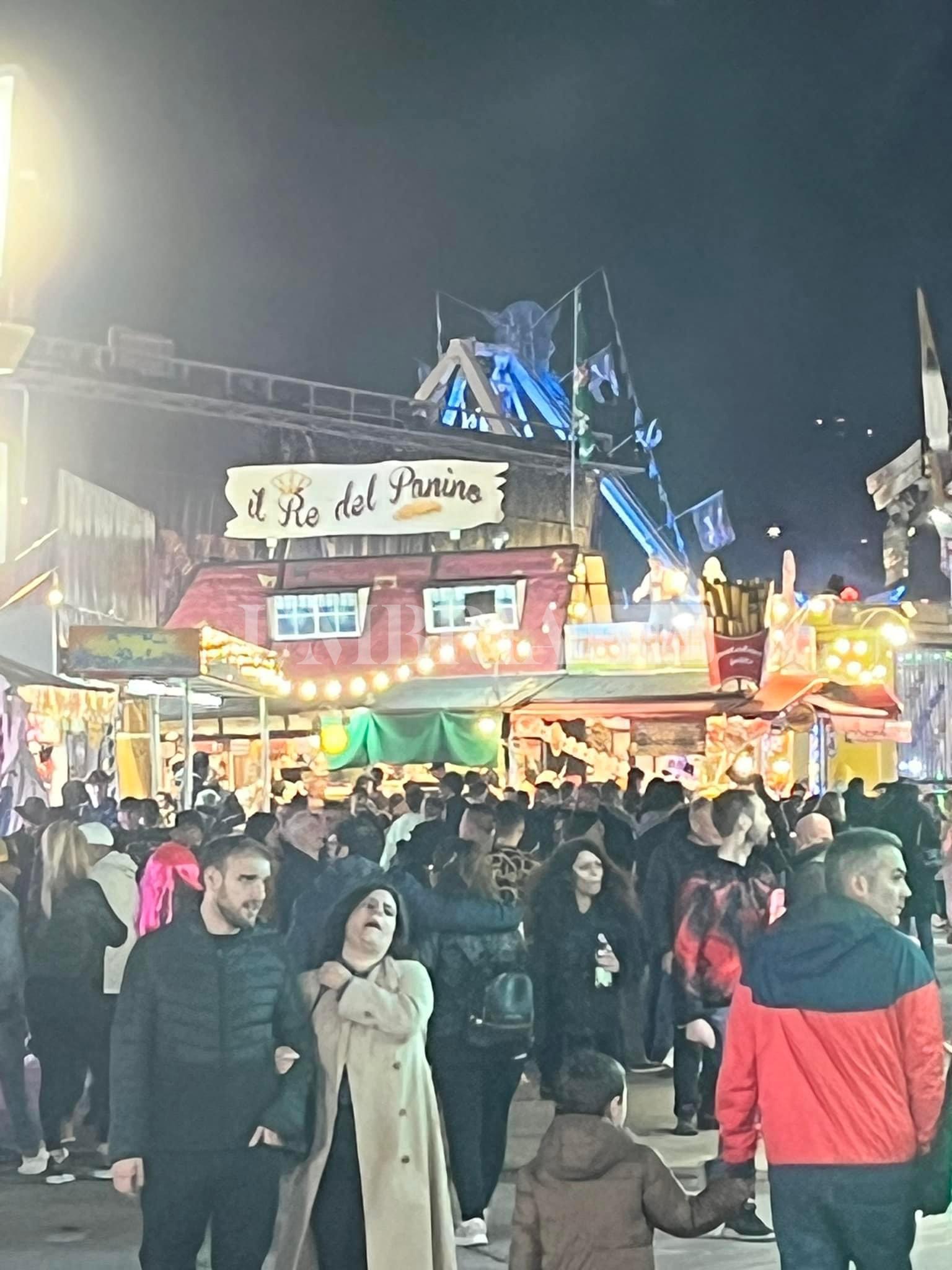 Ai baracconi a Perugia successo per la festa di Halloween: divertimento per grandi e piccoli 5