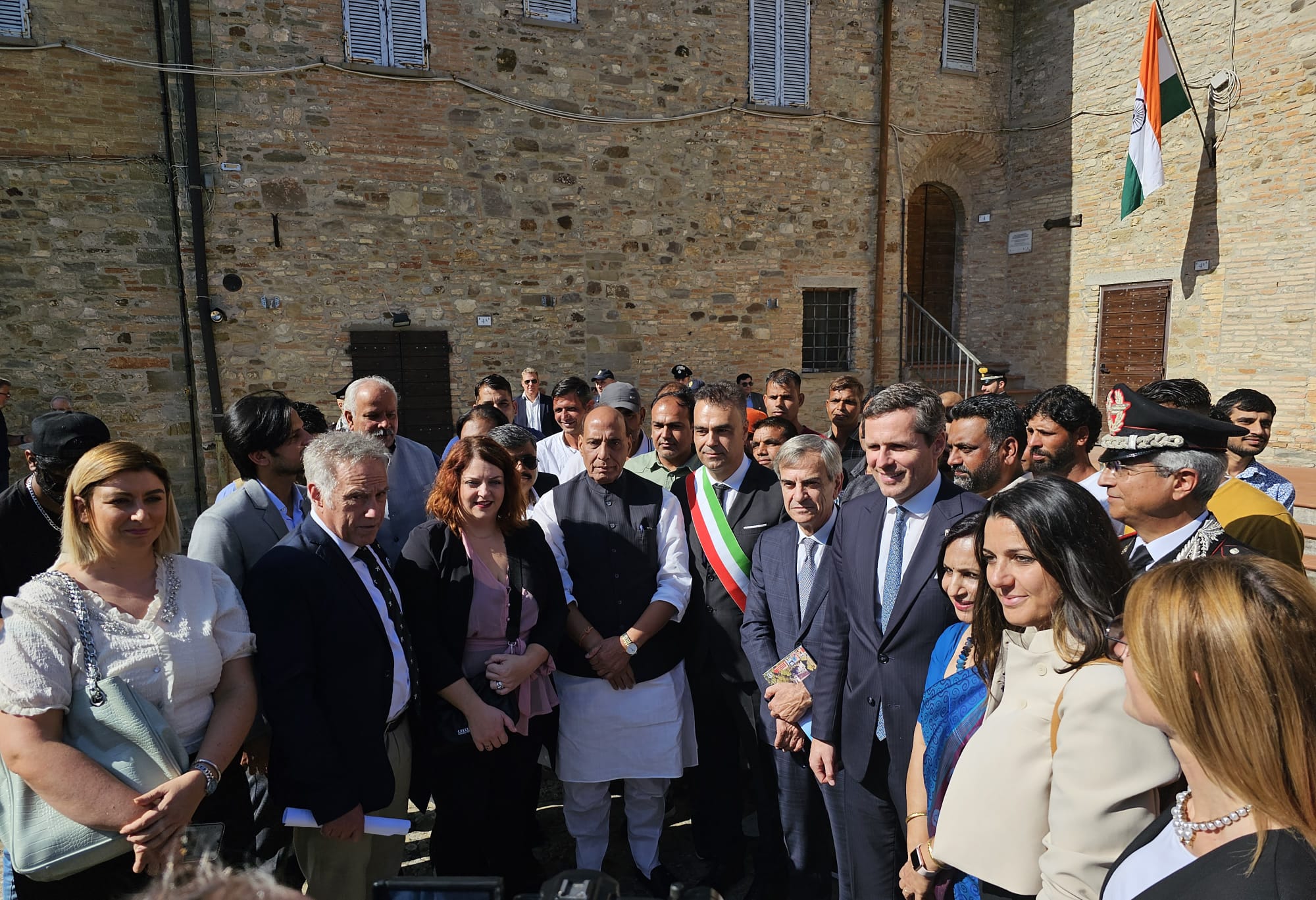 Rinnovata l'amicizia tra Montone e l'India, visita del ministro Rajnath Singh nel borgo umbro (foto) 8