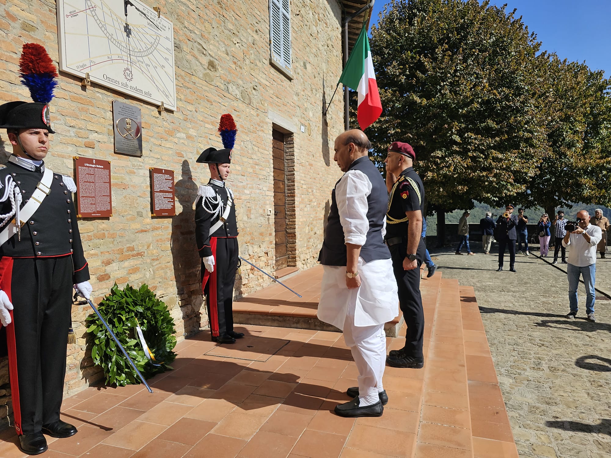 Rinnovata l'amicizia tra Montone e l'India, visita del ministro Rajnath Singh nel borgo umbro (foto) 4