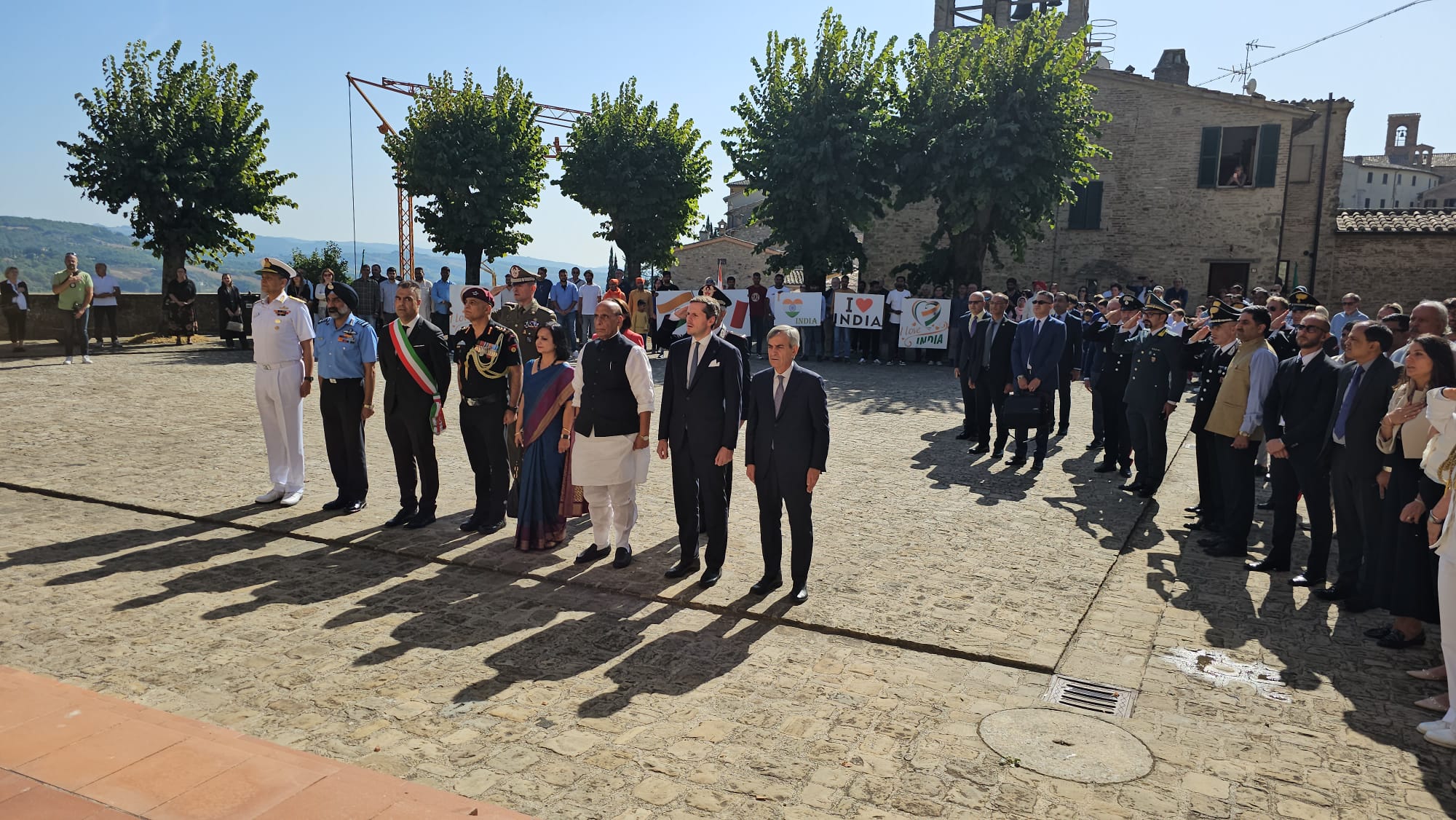 Rinnovata l'amicizia tra Montone e l'India, visita del ministro Rajnath Singh nel borgo umbro (foto) 6