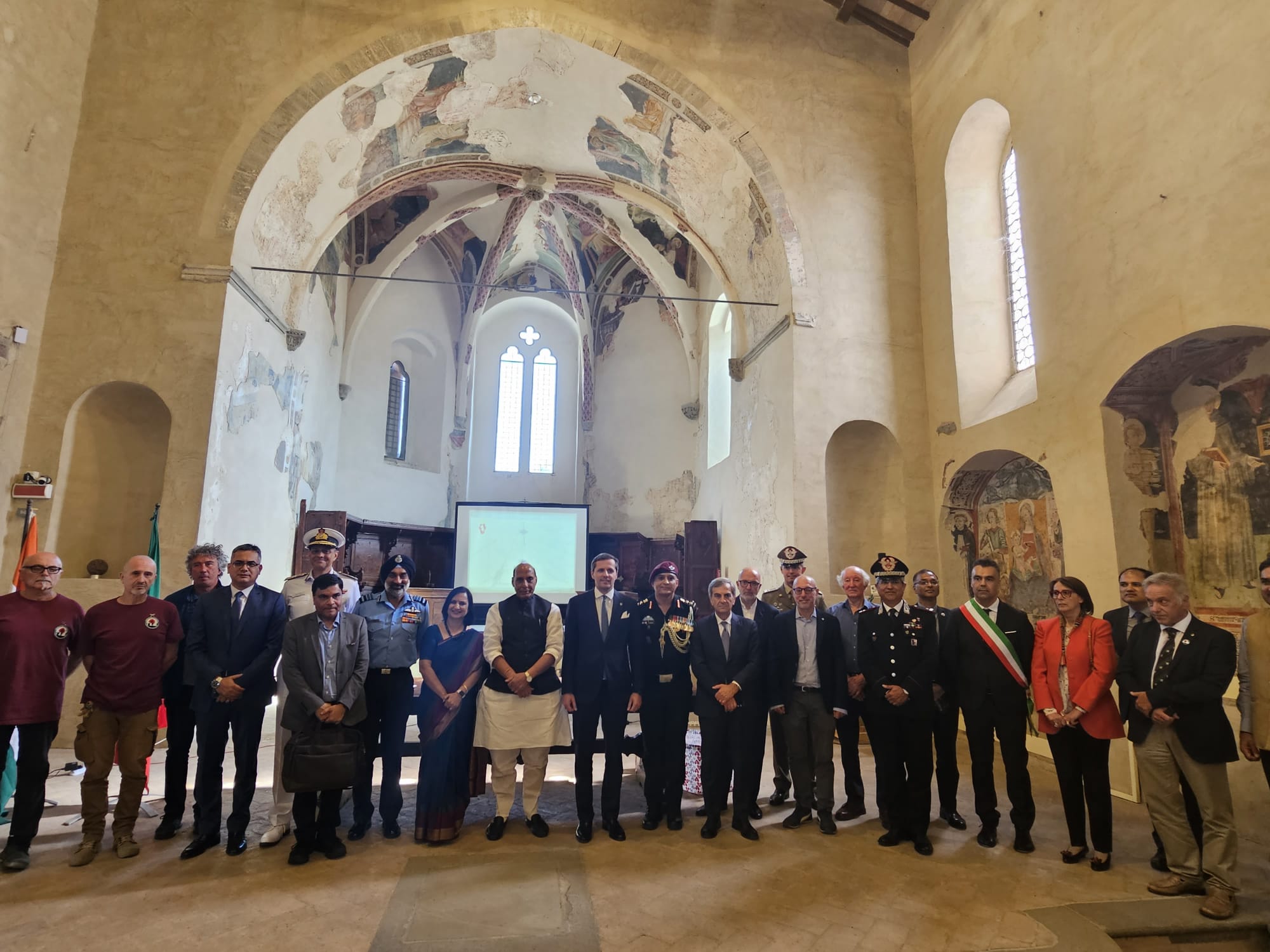 Rinnovata l'amicizia tra Montone e l'India, visita del ministro Rajnath Singh nel borgo umbro (foto) 12