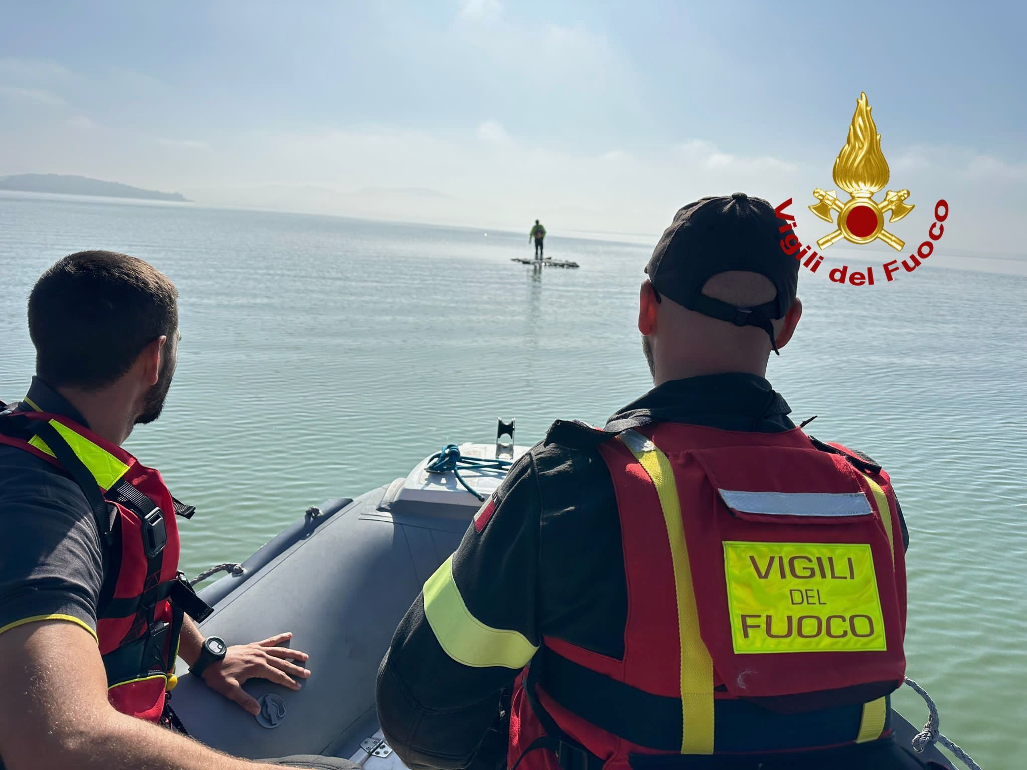 Si ribalta con l’hovercraft a Monte del Lago, recuperato dai Vigili del Fuoco (foto) 9 Si ribalta con l’hovercraft a Monte del Lago, recuperato dai Vigili del Fuoco (foto) 8