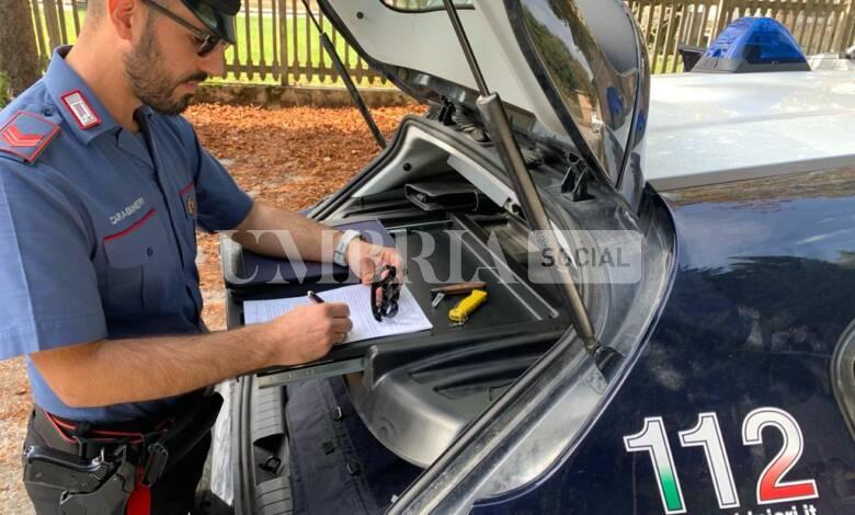 Alla stazione con tirapugni e coltelli, denunciato 45enne a Nocera 1 foto 2