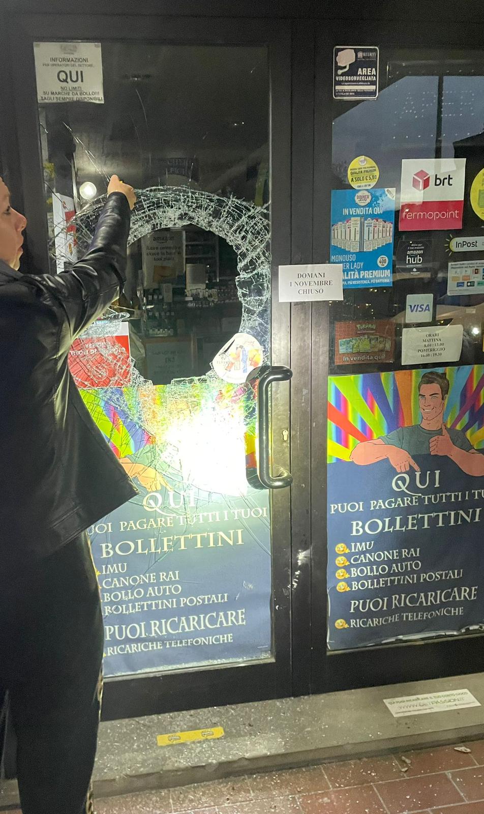 Tentato furto alla tabaccheria di Madonna Alta: due arrestati colti sul fatto, uno è ricercato (foto) 5 Tentato furto alla tabaccheria di Madonna Alta: due arrestati colti sul fatto, uno è ricercato (foto) 4