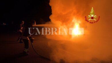 Fossato di Vico, auto in fiamme lungo la statale Perugia-Ancona 9 403629627 10231099968192961 8470689372434672825 n