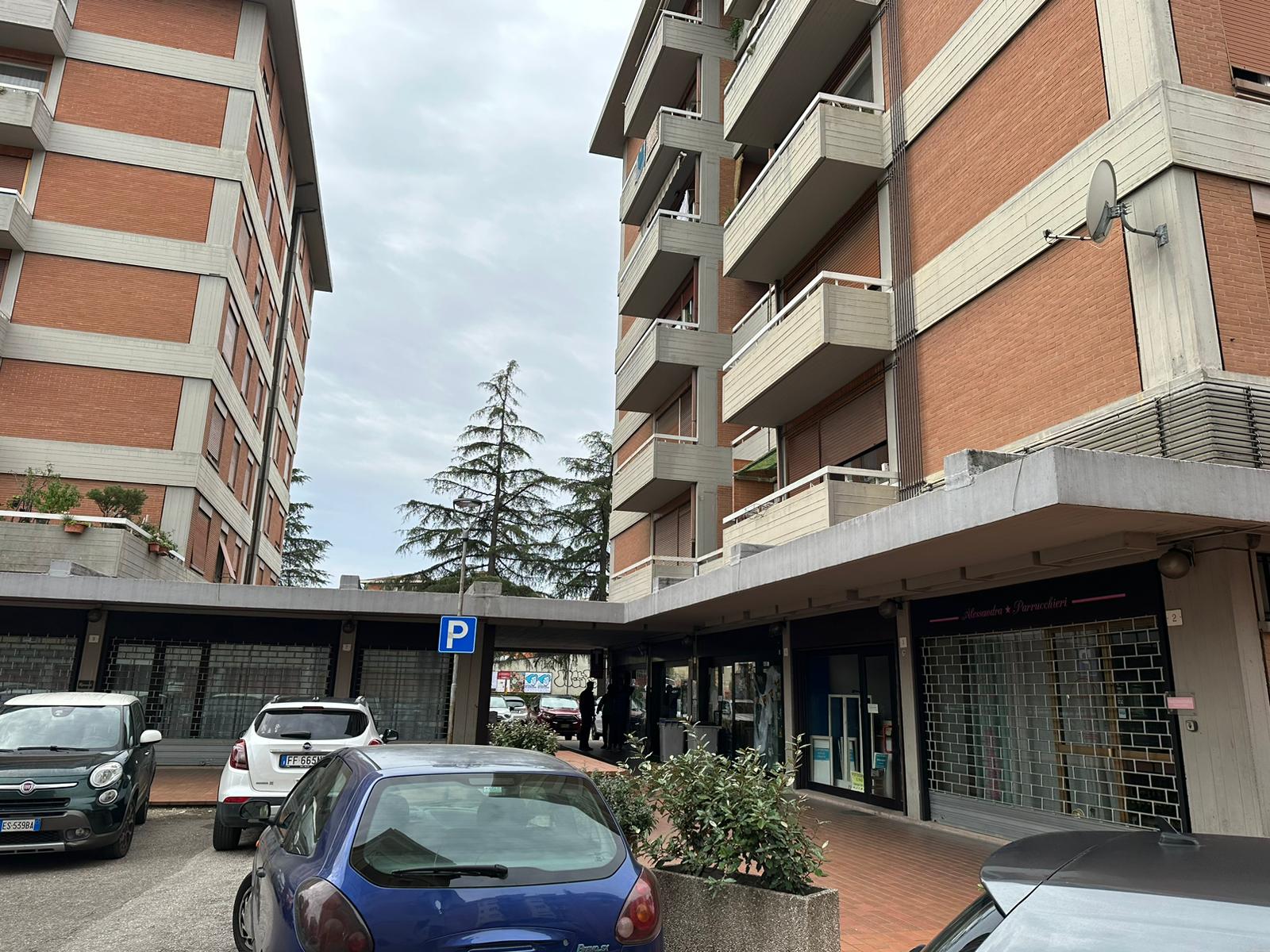 Tentato furto alla tabaccheria di Madonna Alta: due arrestati colti sul fatto, uno è ricercato (foto) 7 Tentato furto alla tabaccheria di Madonna Alta: due arrestati colti sul fatto, uno è ricercato (foto) 6