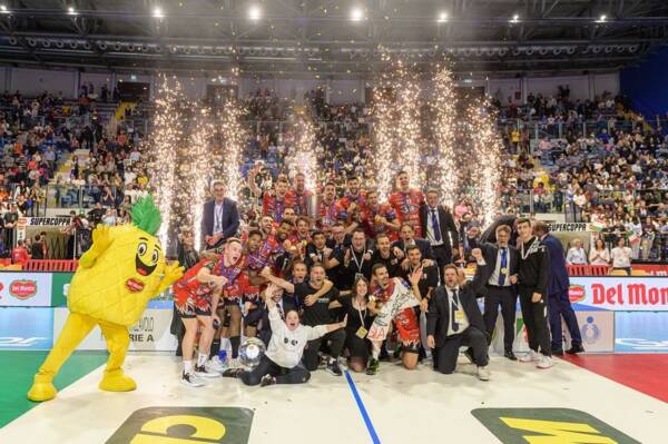 La Supercoppa è della Sir: Perugia batte 3-2 Civitanova in rimonta (foto) 51 La Supercoppa è della Sir: Perugia batte 3-2 Civitanova in rimonta (foto) 50