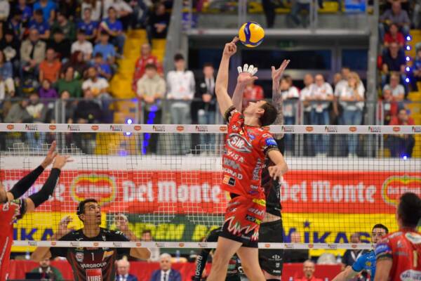 La Supercoppa è della Sir: Perugia batte 3-2 Civitanova in rimonta (foto) 73 La Supercoppa è della Sir: Perugia batte 3-2 Civitanova in rimonta (foto) 72