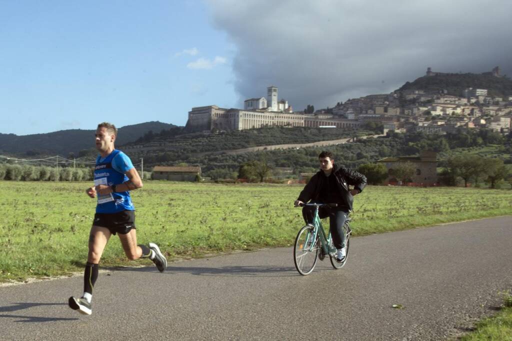 Successo ad Assisi per la San Francesco Marathon vinta da Lorenzo Lotti e Federica Moroni 25 Successo ad Assisi per la San Francesco Marathon vinta da Lorenzo Lotti e Federica Moroni 24