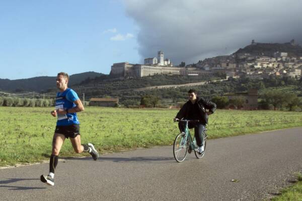 Successo ad Assisi per la San Francesco Marathon vinta da Lorenzo Lotti e Federica Moroni 65 Successo ad Assisi per la San Francesco Marathon vinta da Lorenzo Lotti e Federica Moroni 64