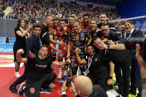 La Supercoppa è della Sir: Perugia batte 3-2 Civitanova in rimonta (foto) 45 La Supercoppa è della Sir: Perugia batte 3-2 Civitanova in rimonta (foto) 44